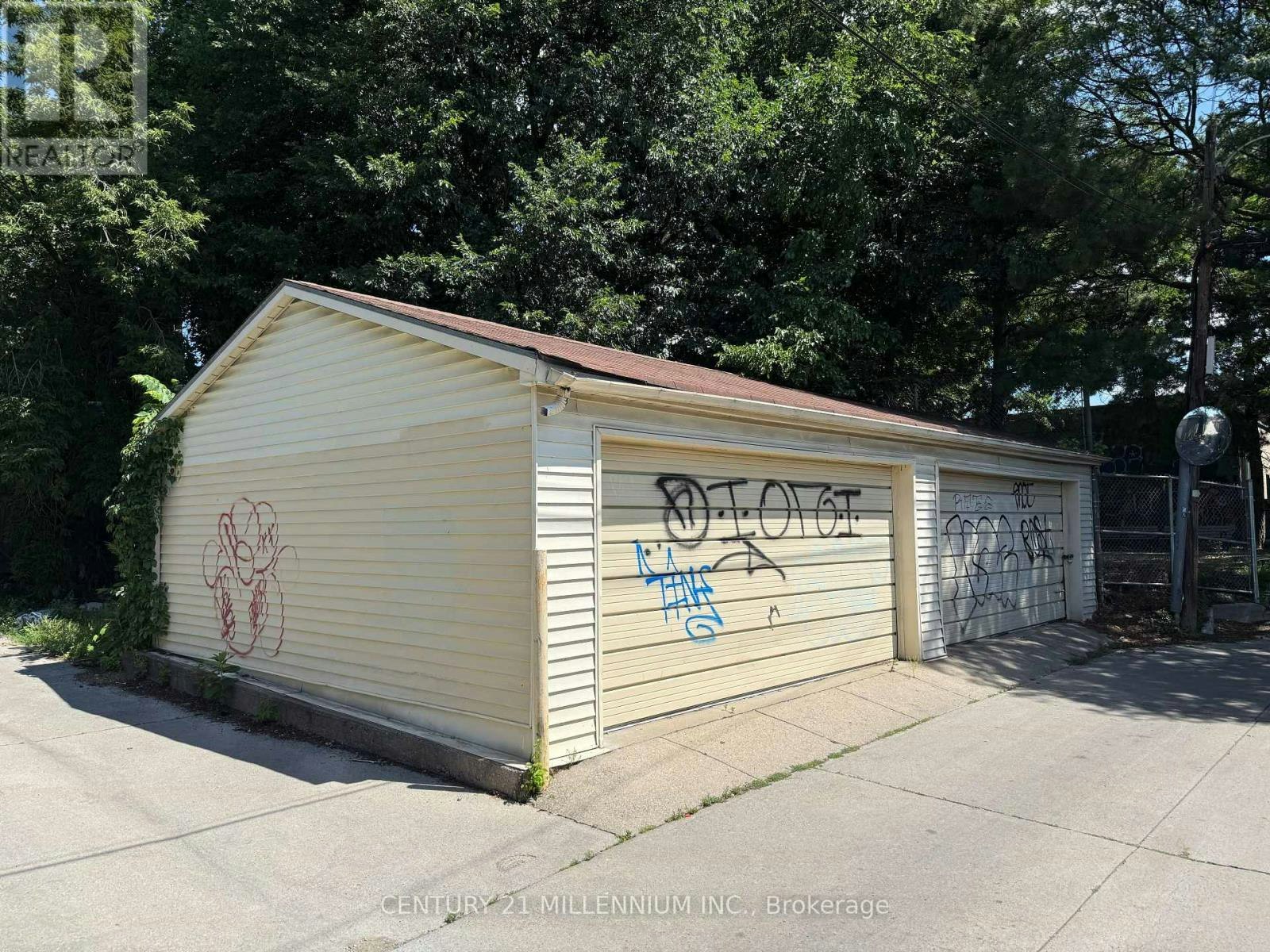 275R Lansdowne Avenue, Toronto, ON, M6K 2W2