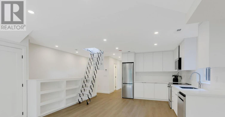 A-225 Gainsborough Road, Toronto, ON, M4L 3C7 - 18