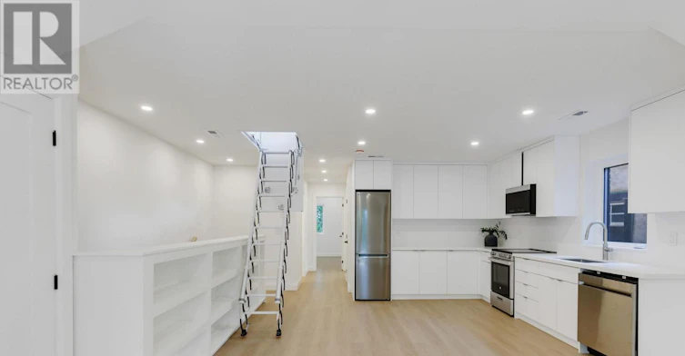 A-225 Gainsborough Road, Toronto, ON, M4L 3C7 - 23