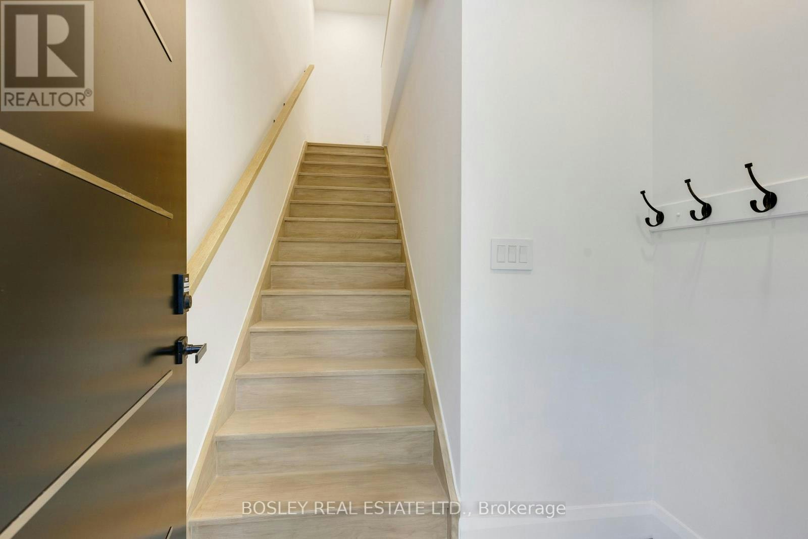 A-225 Gainsborough Road, Toronto, ON, M4L 3C7 - 6