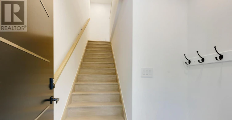 A-225 Gainsborough Road, Toronto, ON, M4L 3C7 - 6