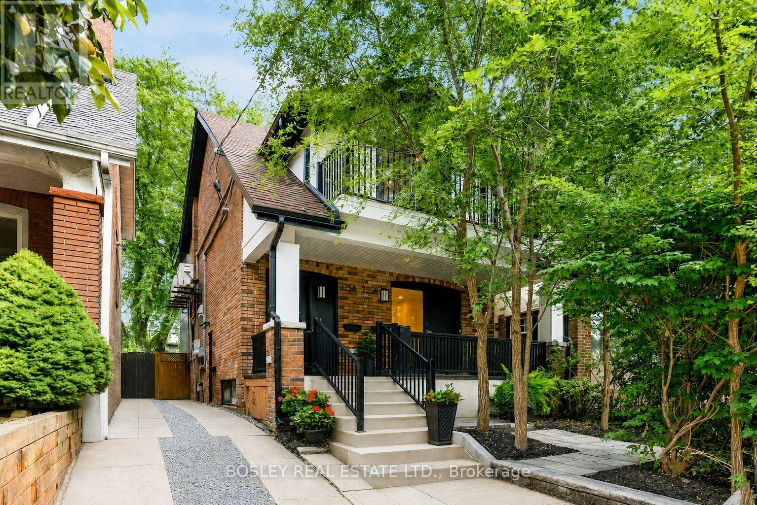A-225 Gainsborough Road, Toronto, ON, M4L 3C7