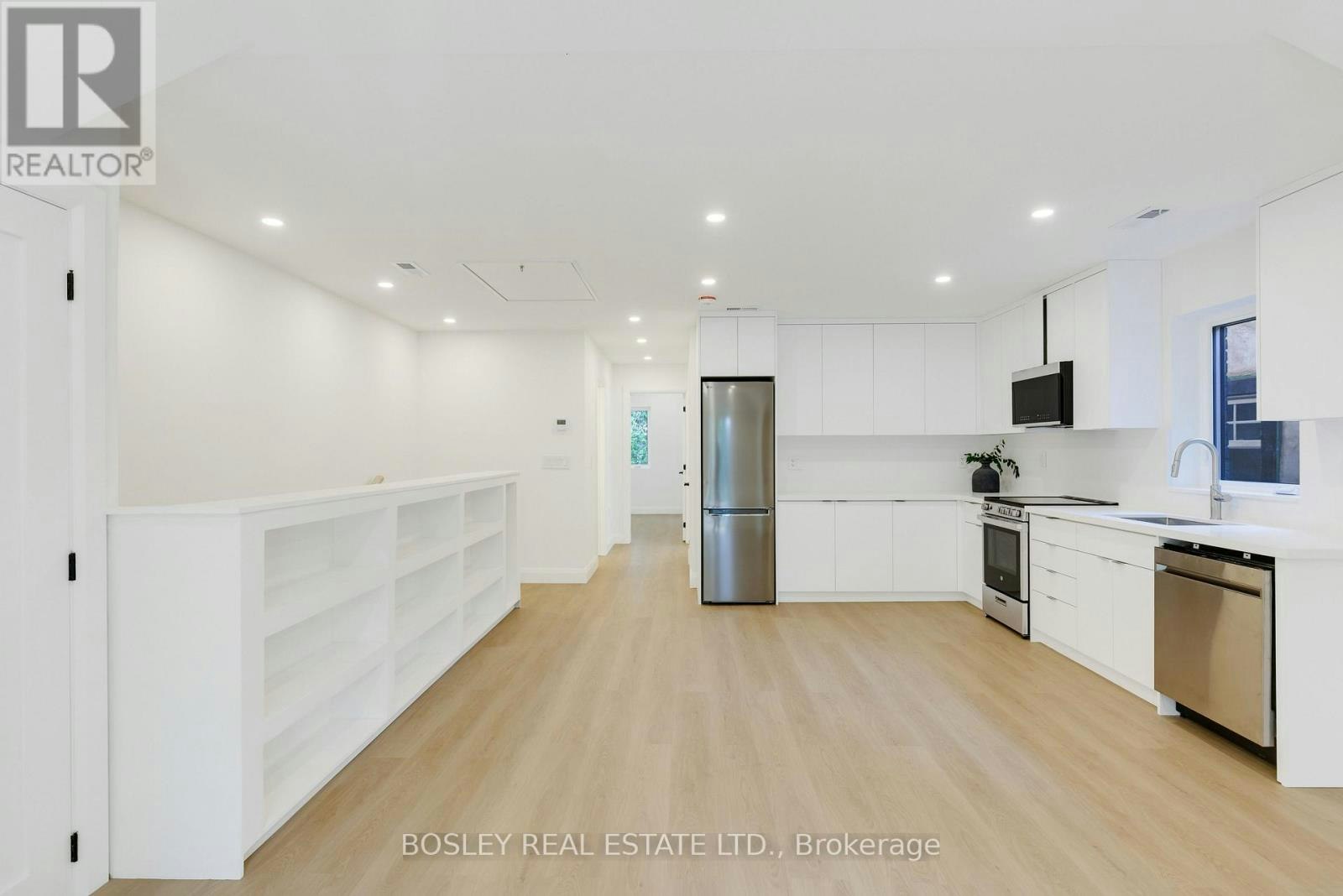 A-225 Gainsborough Road, Toronto, ON, M4L 3C7 - 8