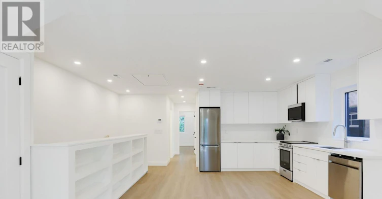 A-225 Gainsborough Road, Toronto, ON, M4L 3C7 - 8