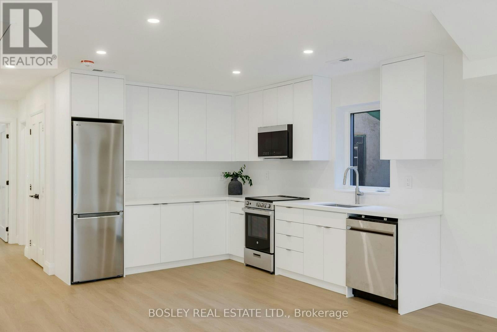 A-225 Gainsborough Road, Toronto, ON, M4L 3C7 - 17