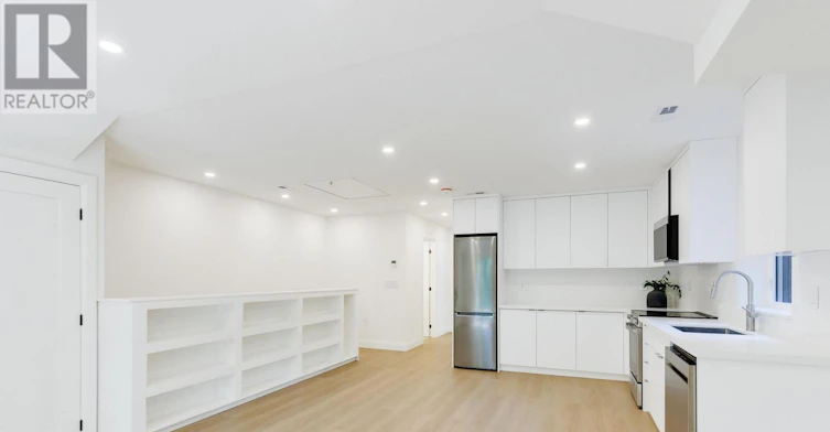 A-225 Gainsborough Road, Toronto, ON, M4L 3C7 - 7