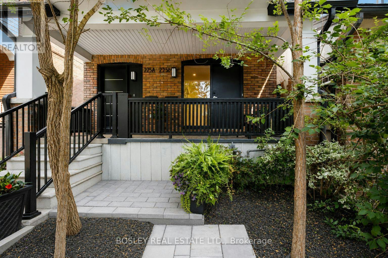 A-225 Gainsborough Road, Toronto, ON, M4L 3C7 - 3