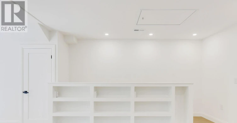 A-225 Gainsborough Road, Toronto, ON, M4L 3C7 - 9