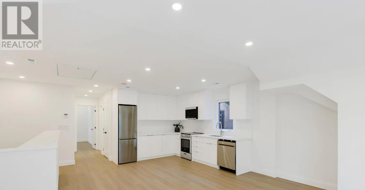 A-225 Gainsborough Road, Toronto, ON, M4L 3C7 - 16