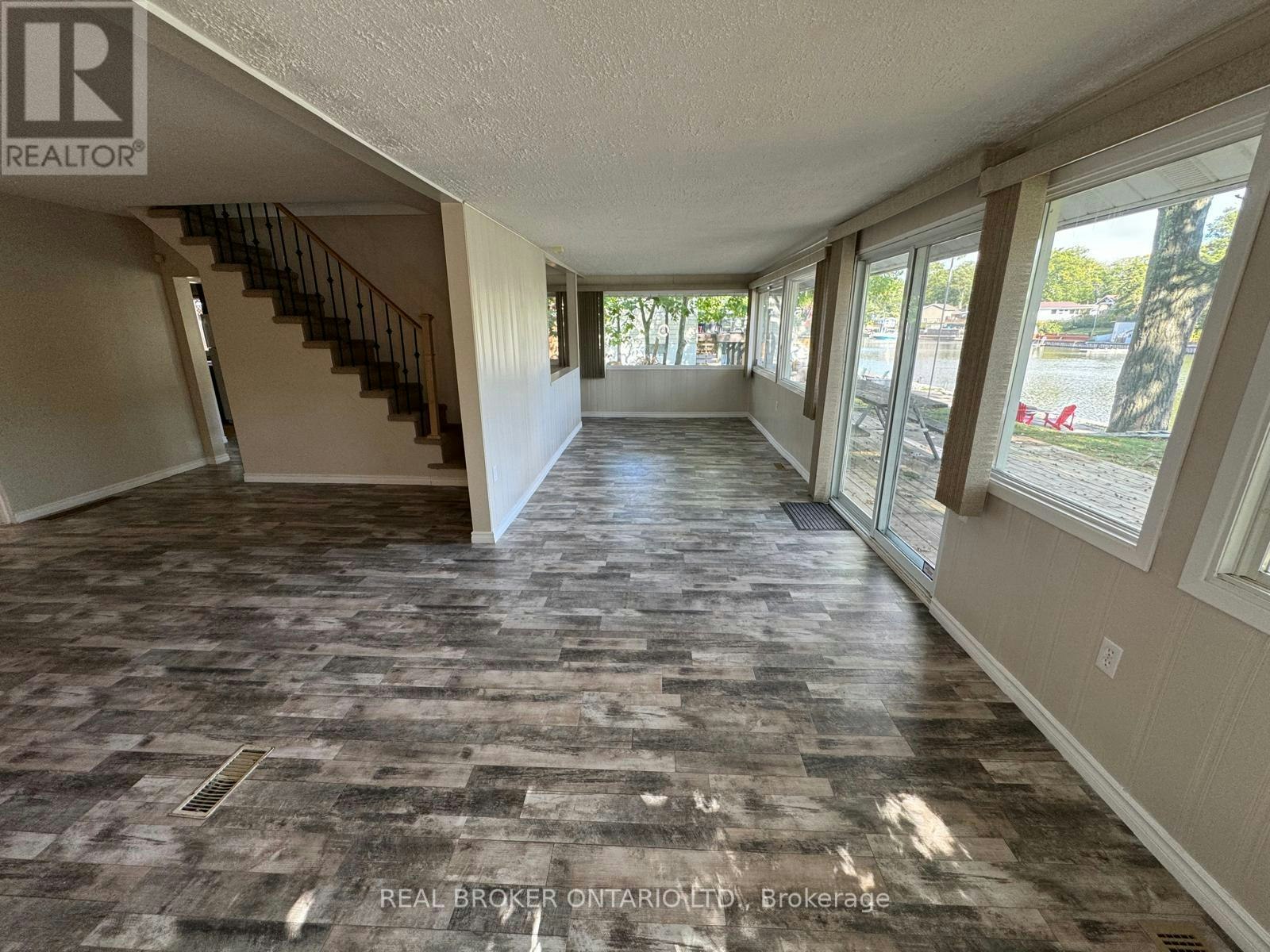 1107 Mosley Street, Wasaga Beach, ON, L9Z 2G1 - 4