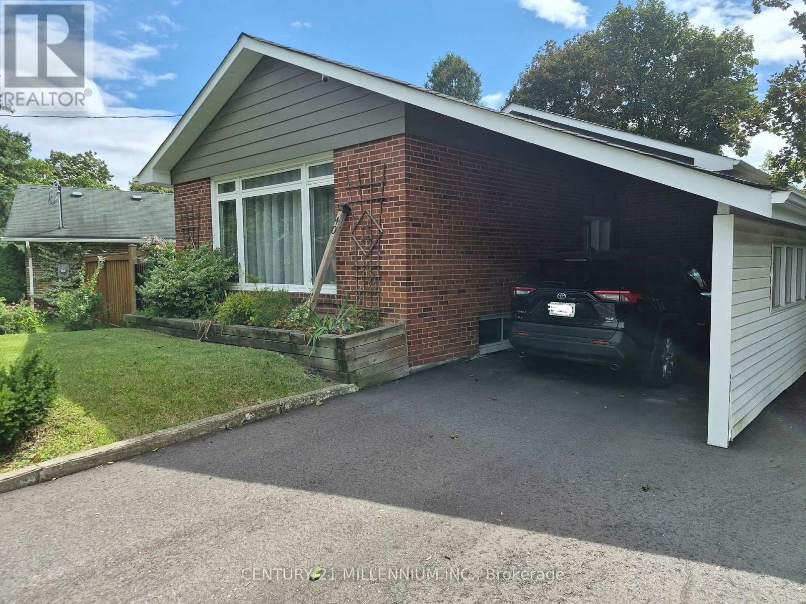 40 Meadowland Drive, Brampton, ON, L6W 2R4 - 4
