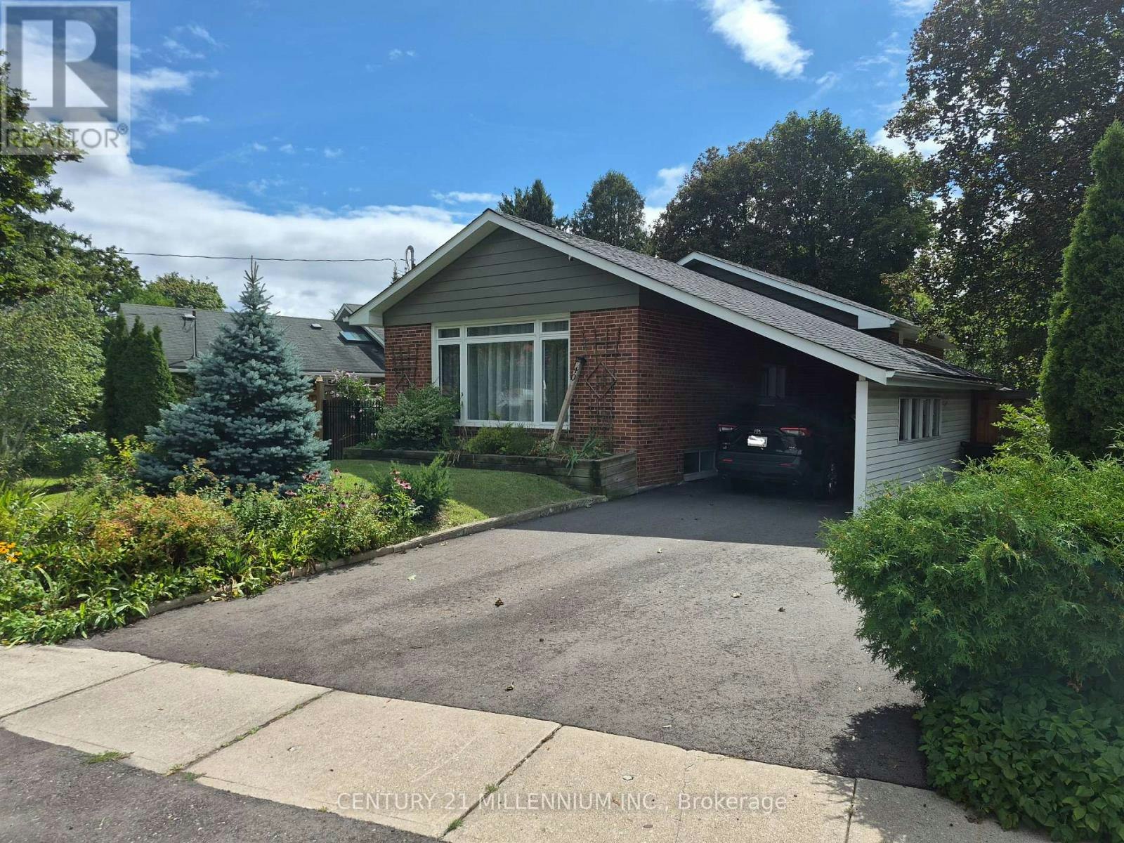 40 Meadowland Drive, Brampton, ON, L6W 2R4 - 2