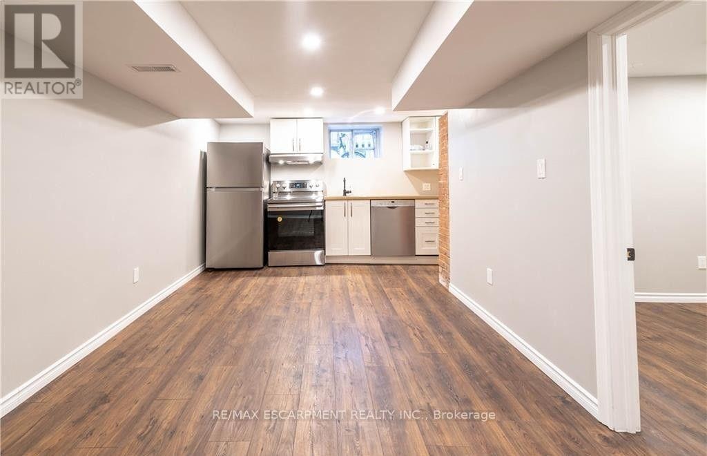 B-50 Burris Street, Hamilton, ON, L8M 2J4 - 2