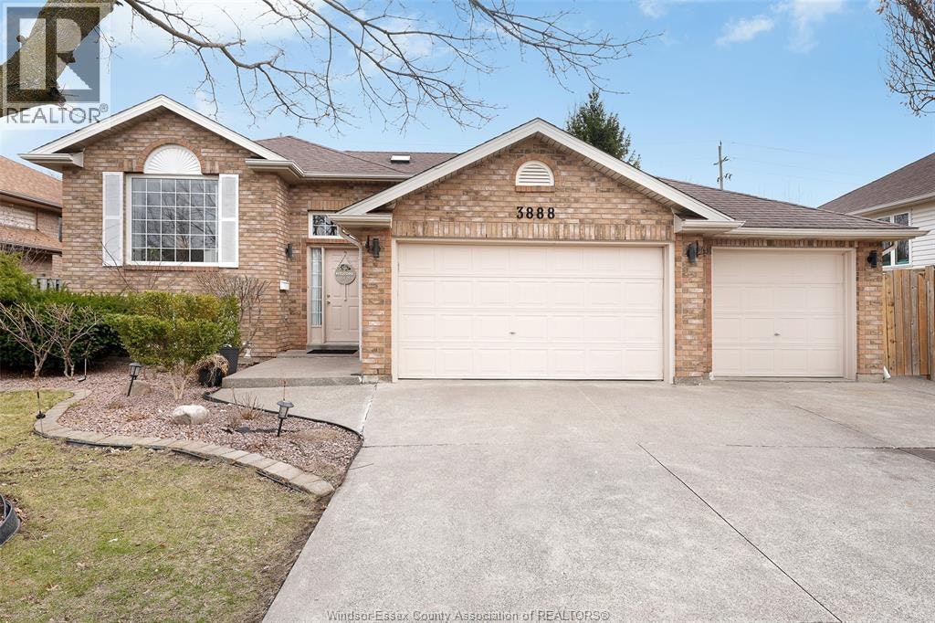 3888 Aristotle Crescent, Windsor, ON, N9G 2N9