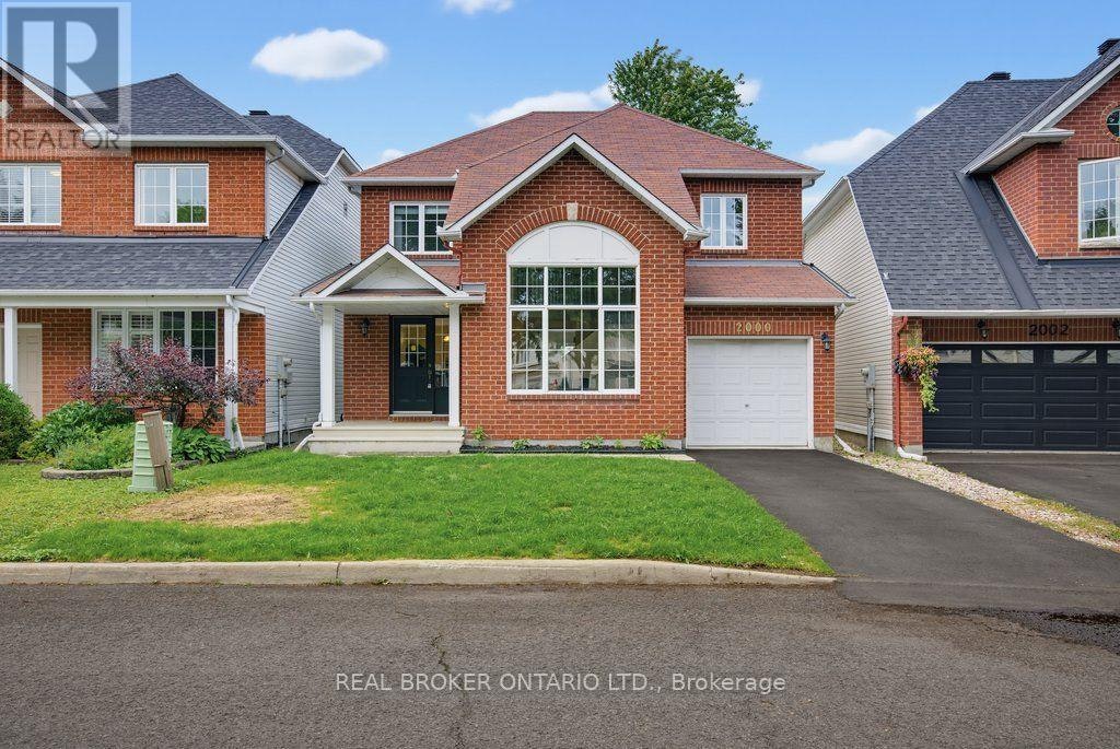 2000 Oakbrook Circle, Ottawa, ON, K1W 1H4