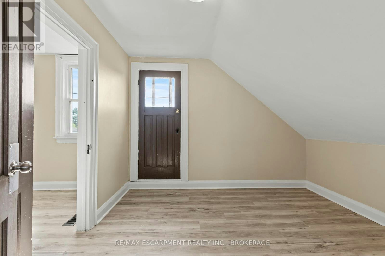 UPPER-1 West Street N, Thorold, ON, L2V 2R8 - 16