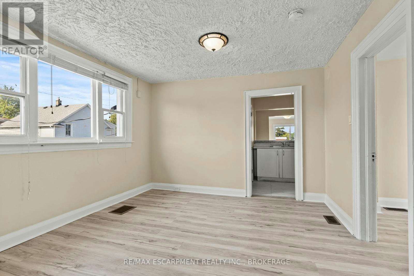 UPPER-1 West Street N, Thorold, ON, L2V 2R8 - 12