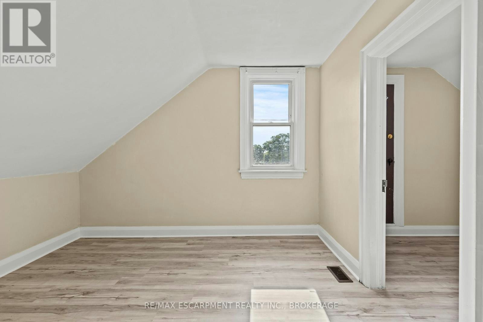 UPPER-1 West Street N, Thorold, ON, L2V 2R8 - 15