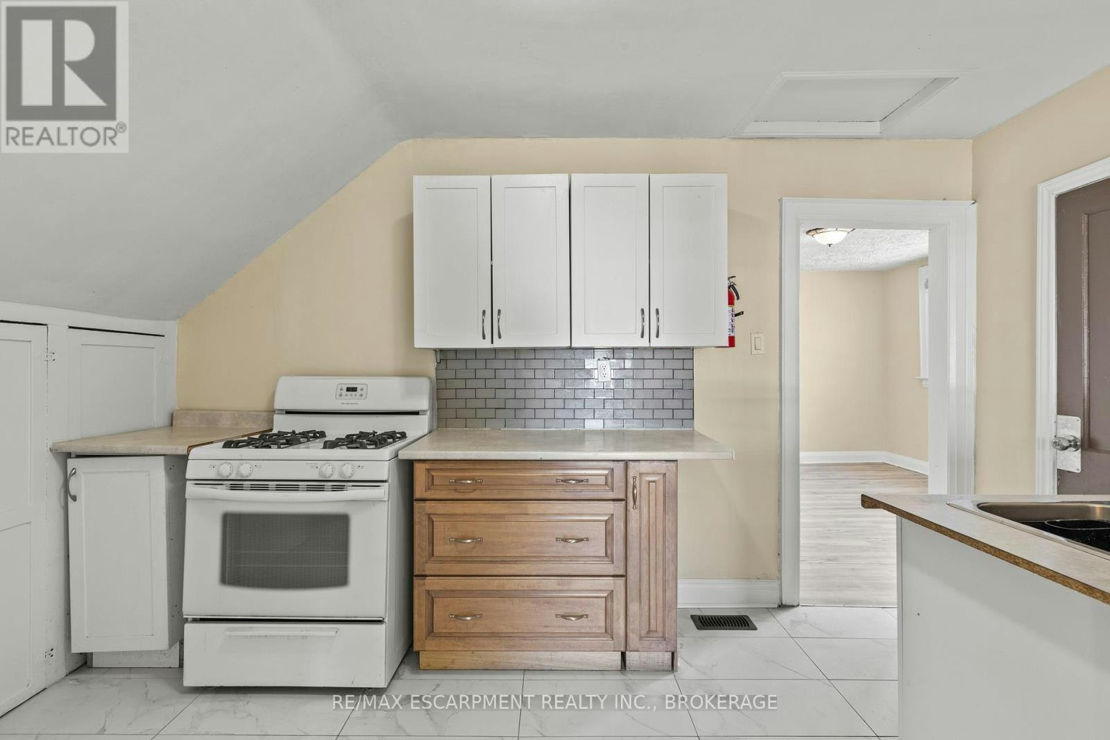 UPPER-1 West Street N, Thorold, ON, L2V 2R8 - 7