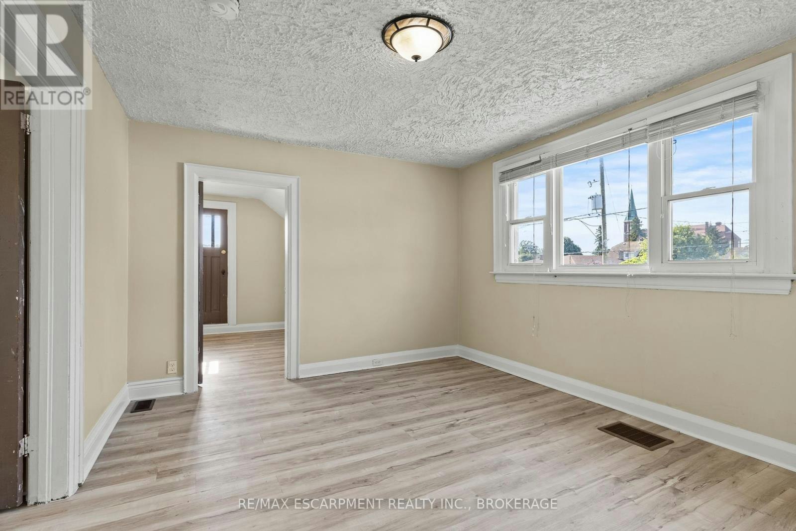 UPPER-1 West Street N, Thorold, ON, L2V 2R8 - 11