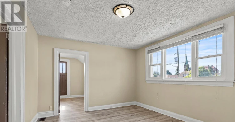 UPPER-1 West Street N, Thorold, ON, L2V 2R8 - 11