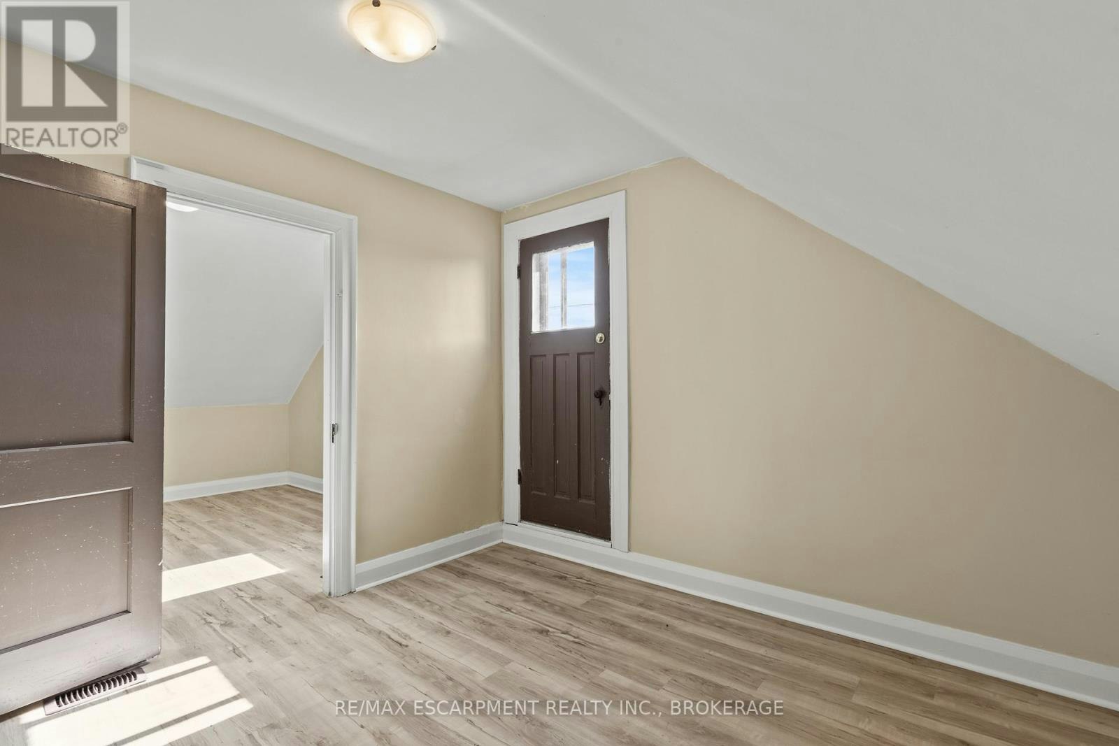 UPPER-1 West Street N, Thorold, ON, L2V 2R8 - 17