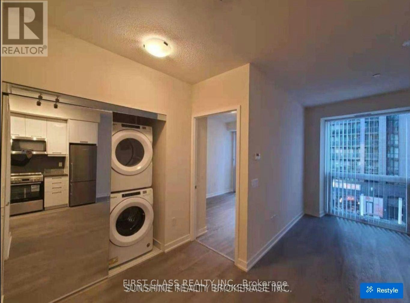 303-99 John Street, Toronto, ON, M5V 0S6 - 2