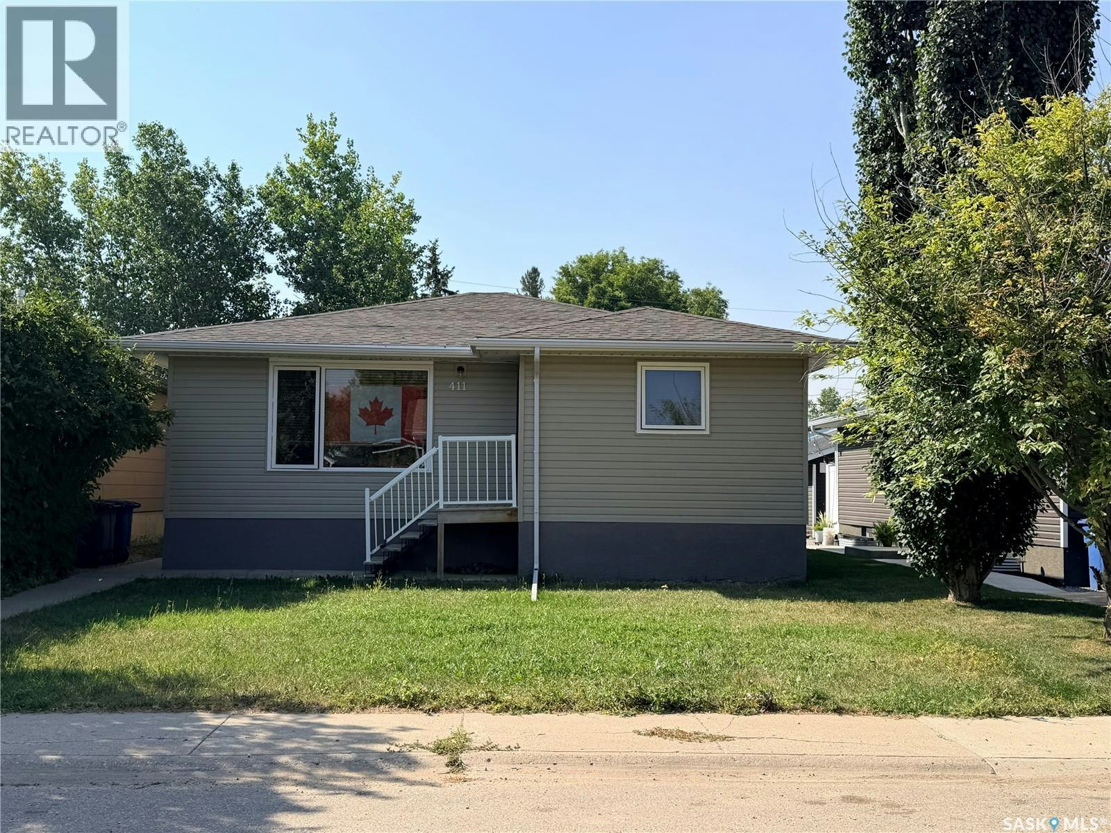 411 5th Avenue W, Assiniboia, SK, S0H 0B0