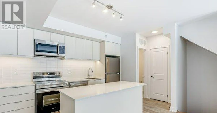 145-39 Farmstead Road, Toronto, ON, M2L 2X2 - 2