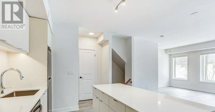 145-39 Farmstead Road, Toronto, ON, M2L 2X2 - 3