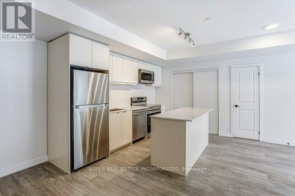129-31 Farmstead Road, Toronto, ON, M2L 2X2 - 2
