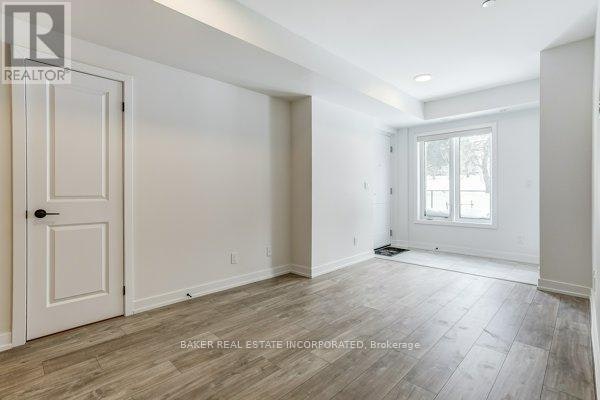 129-31 Farmstead Road, Toronto, ON, M2L 2X2 - 5