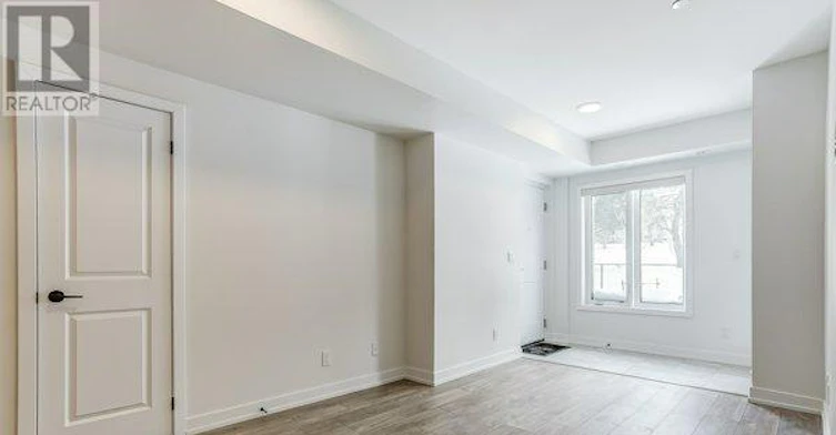 129-31 Farmstead Road, Toronto, ON, M2L 2X2 - 5