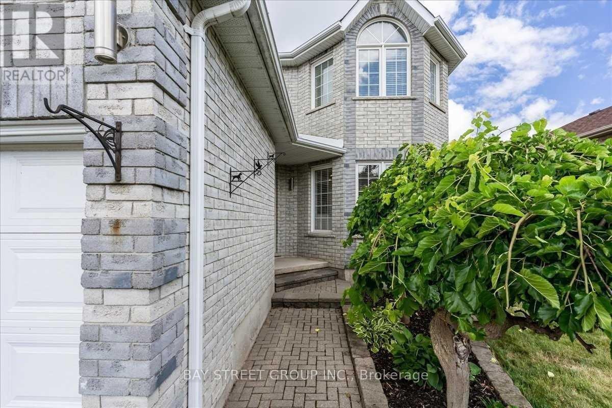 62 Summerset Drive, Barrie, ON, L4N 6G5 - 3