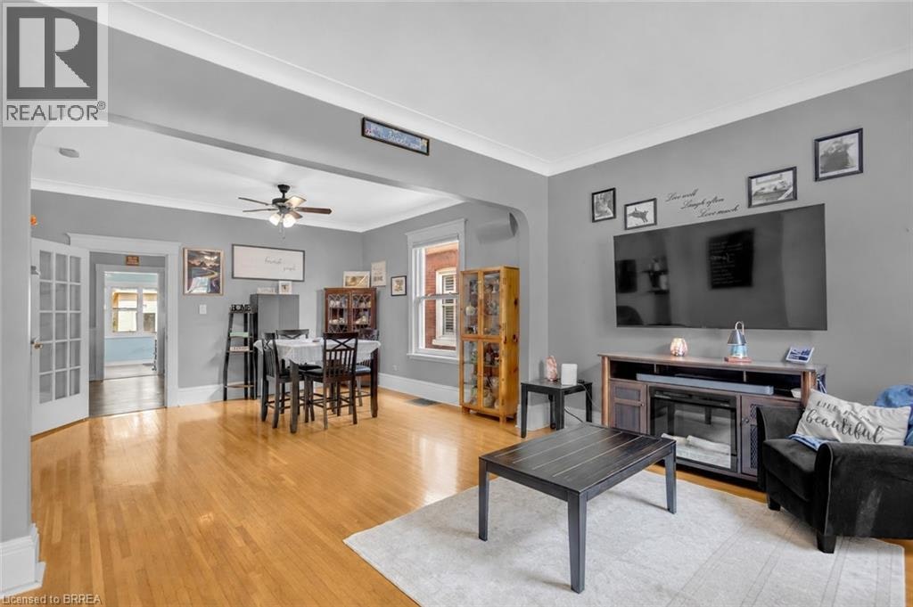 15 Salisbury Avenue, Brantford, ON, N3S 1M6