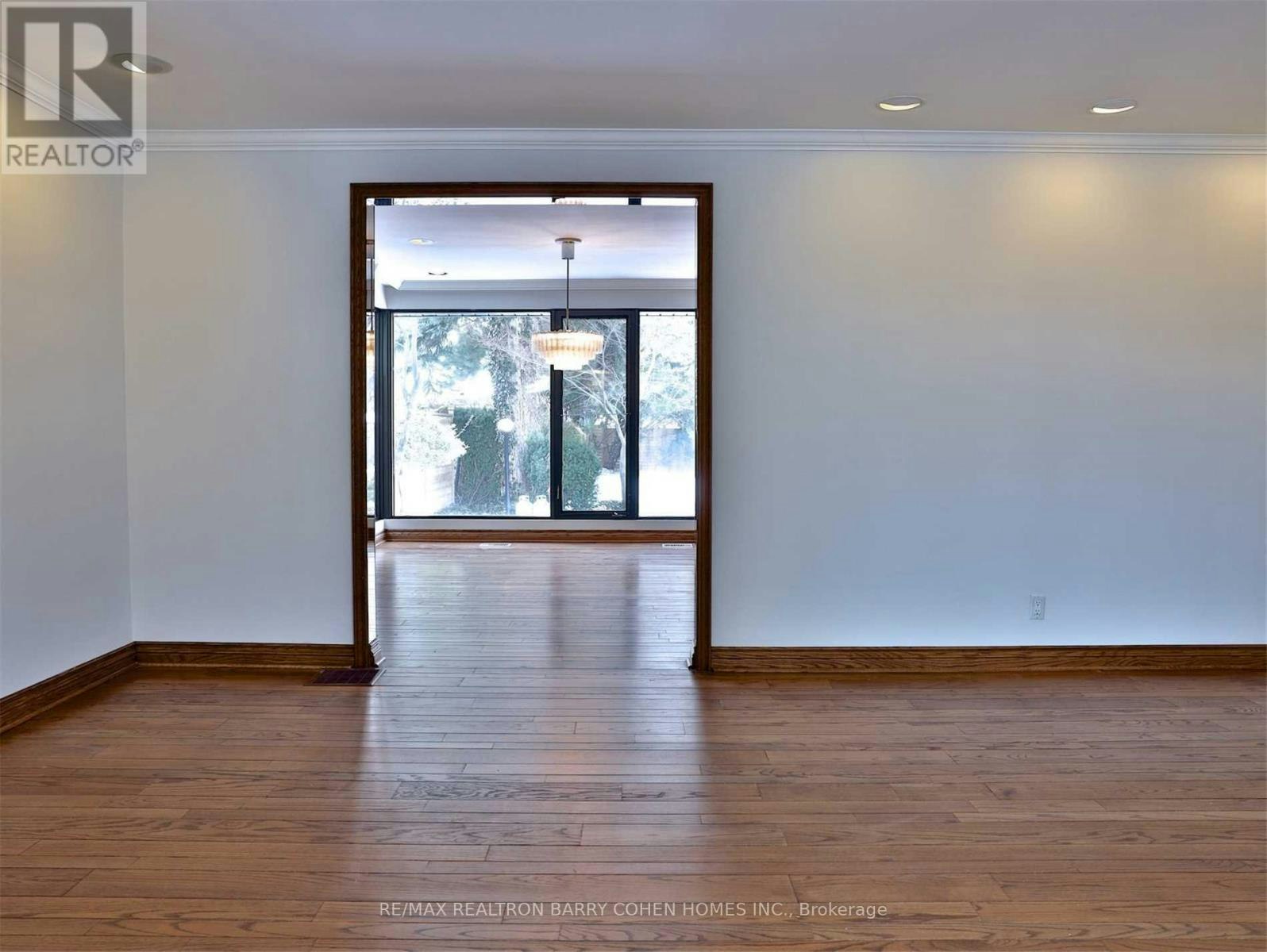160 Owen Boulevard, Toronto, ON, M2P 1G7 - 4