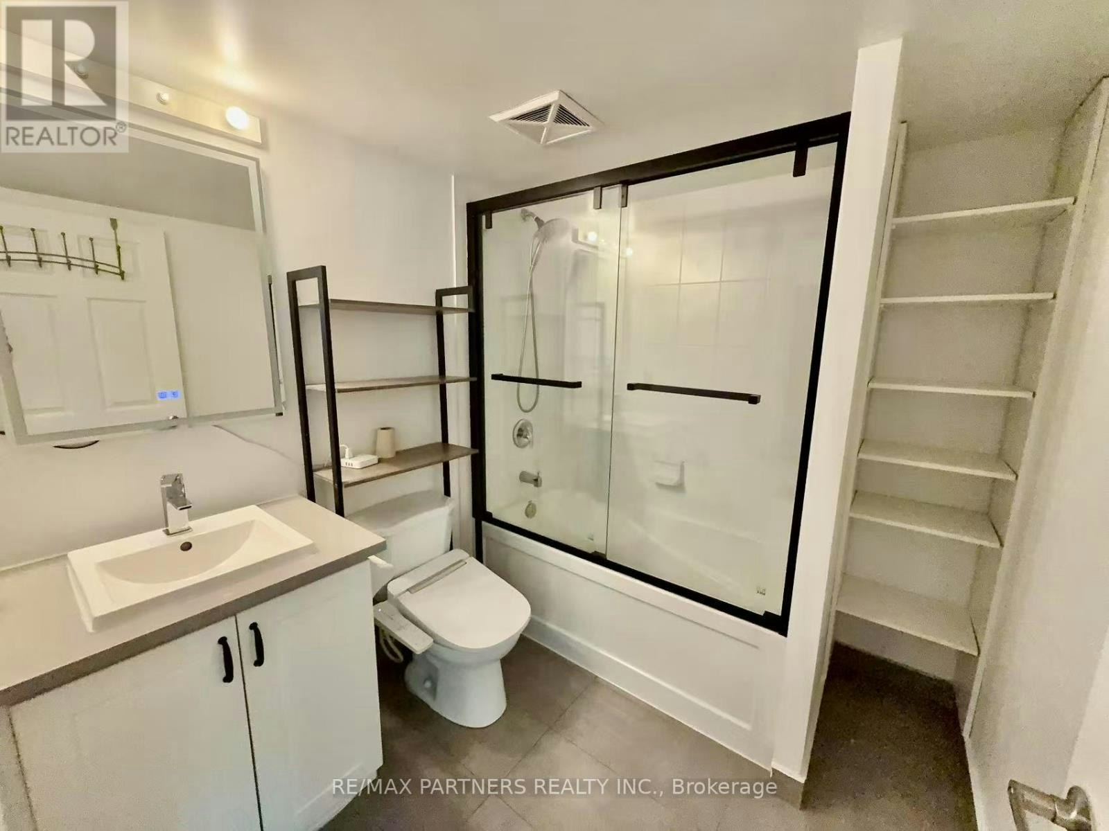 1715-19 Grand Trunk Crescent, Toronto, ON, M5J 3A3 - 11