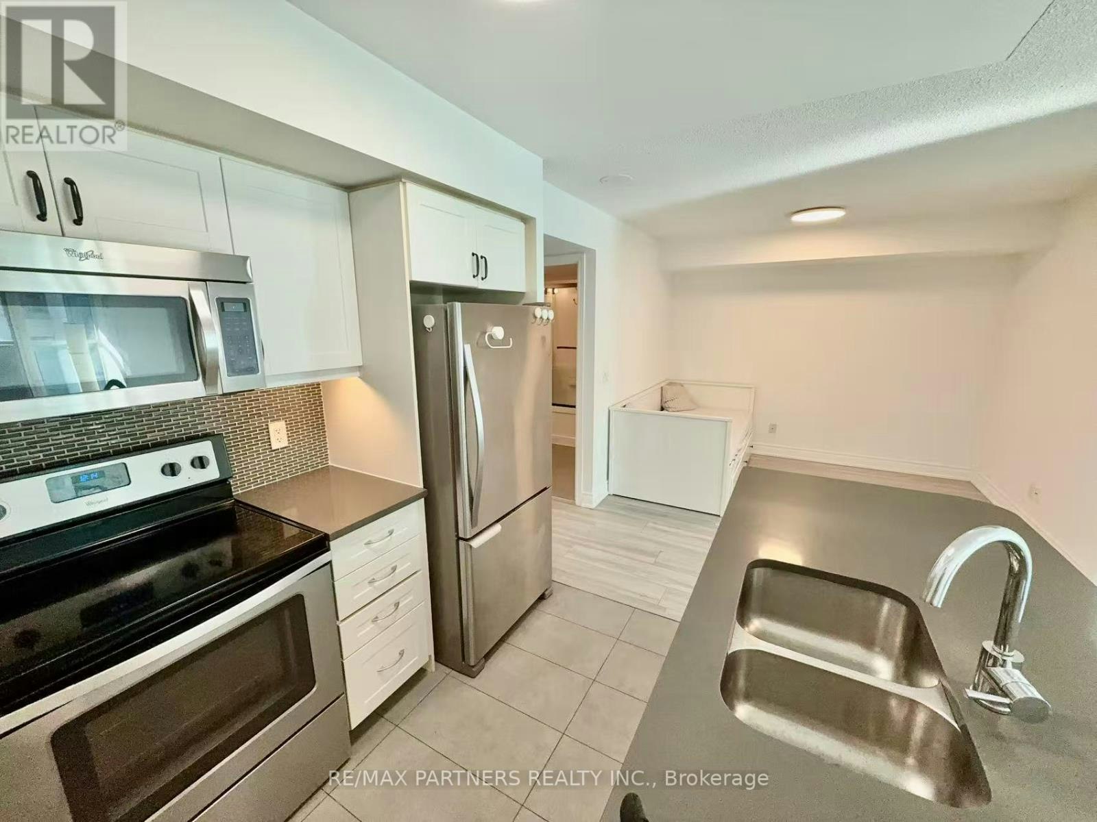 1715-19 Grand Trunk Crescent, Toronto, ON, M5J 3A3 - 7