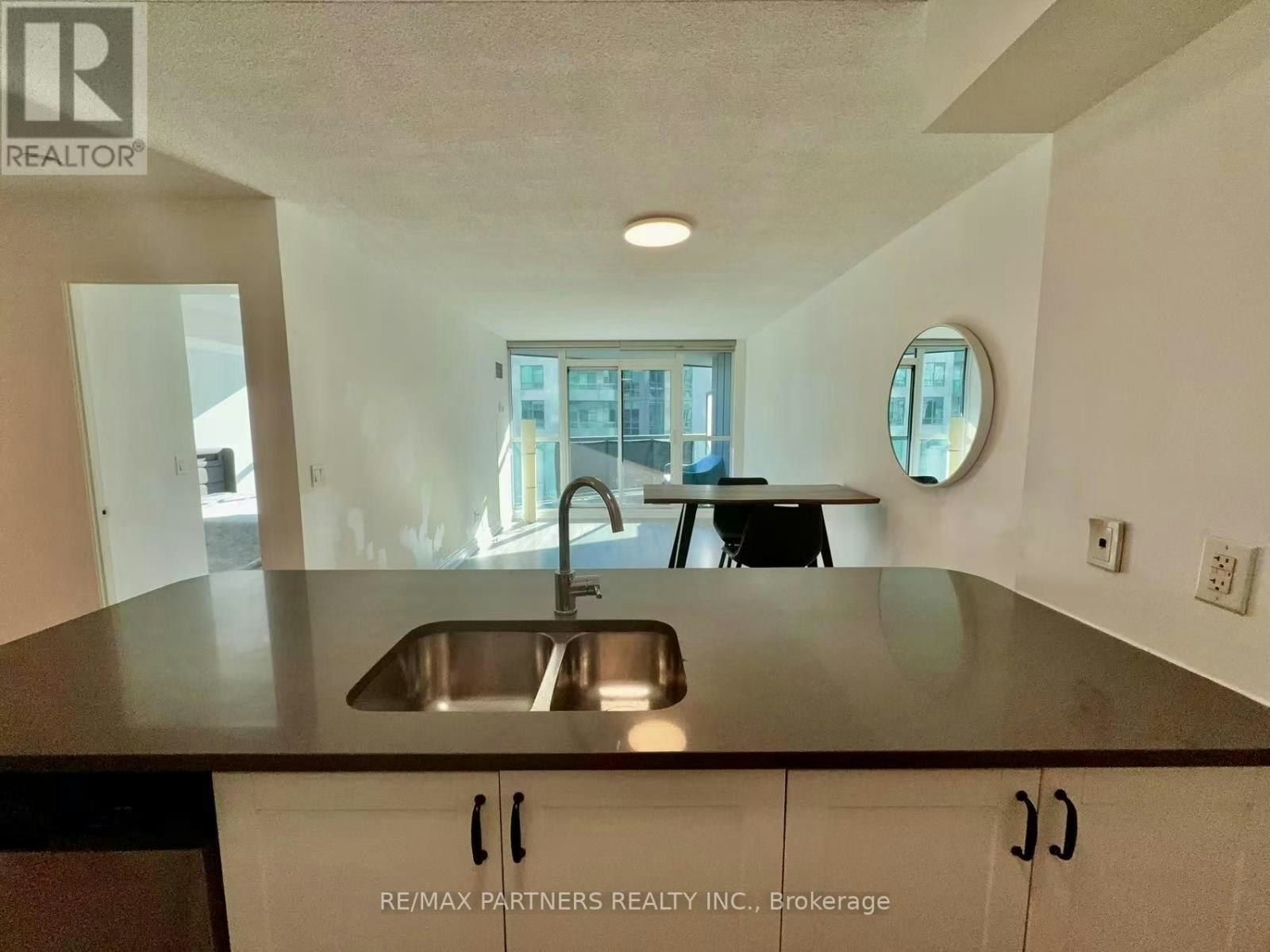 1715-19 Grand Trunk Crescent, Toronto, ON, M5J 3A3 - 6