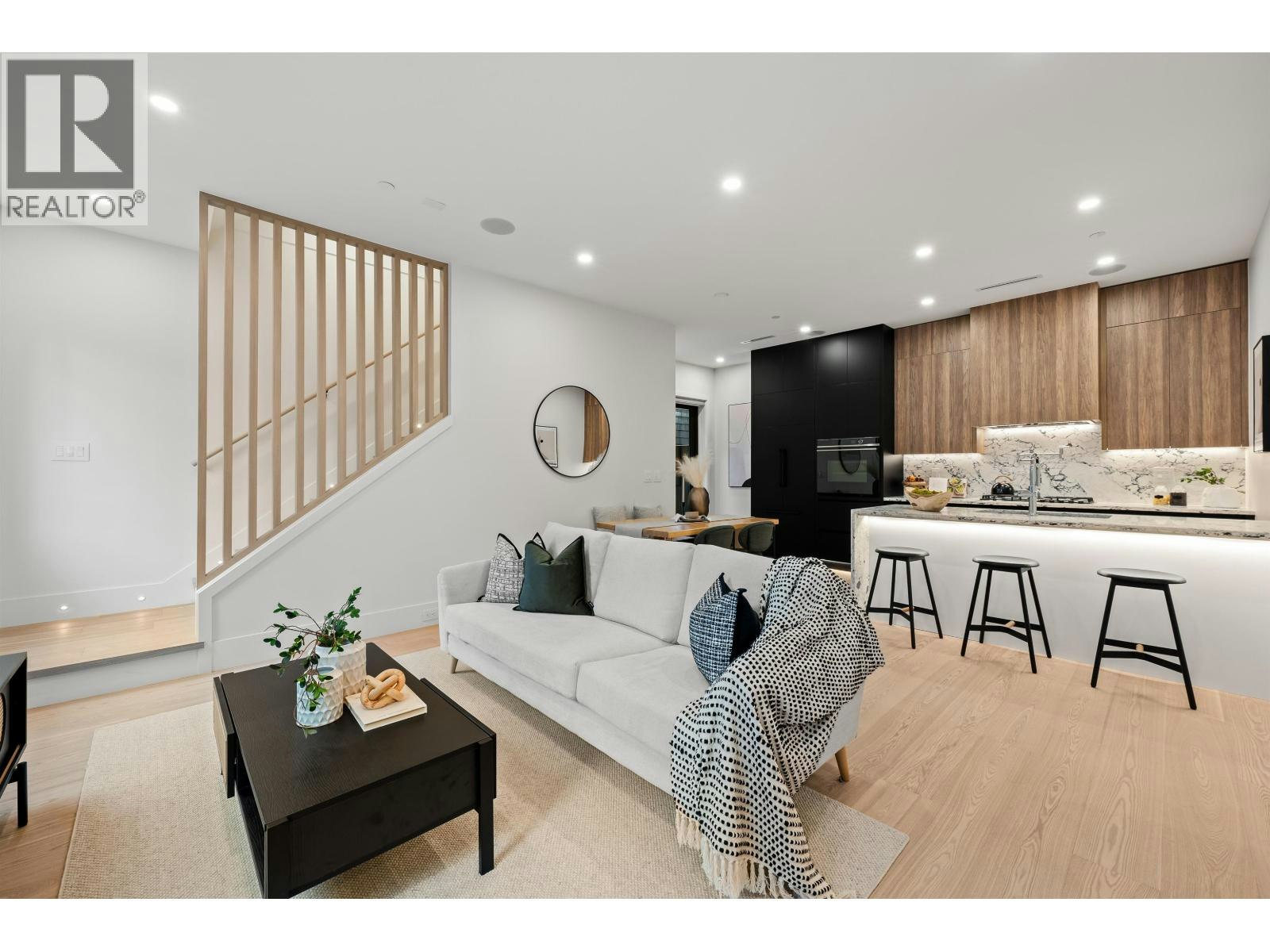 2-5034 Granville Street, Vancouver, BC, V6M 3B4