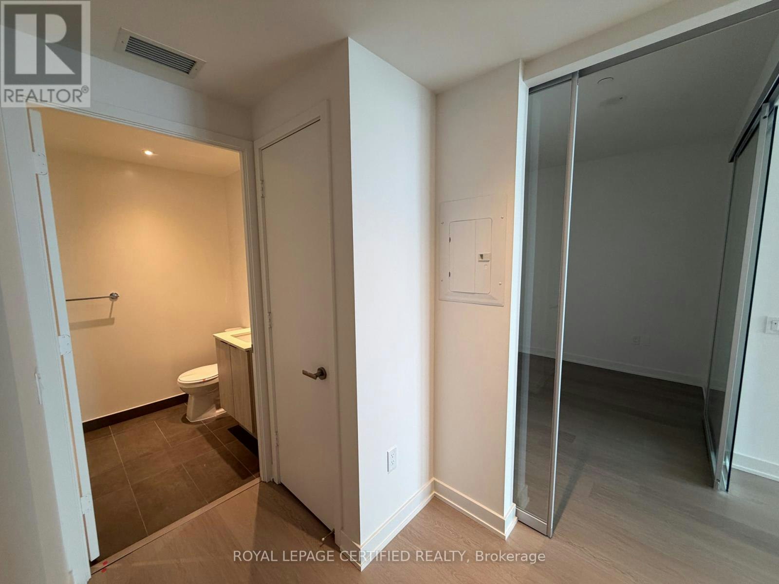 6407-448 Burnhamthorpe Road W, Mississauga, ON, L5B 0R4 - 3