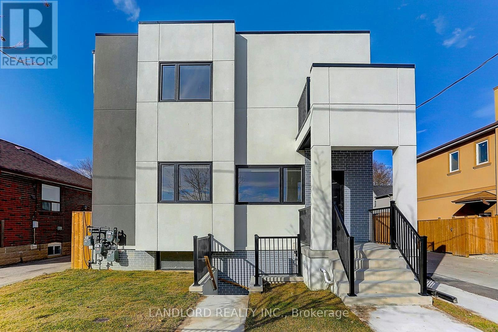 LOWR RR-2004 Lawrence Avenue W, Toronto, ON, M9N 1H4
