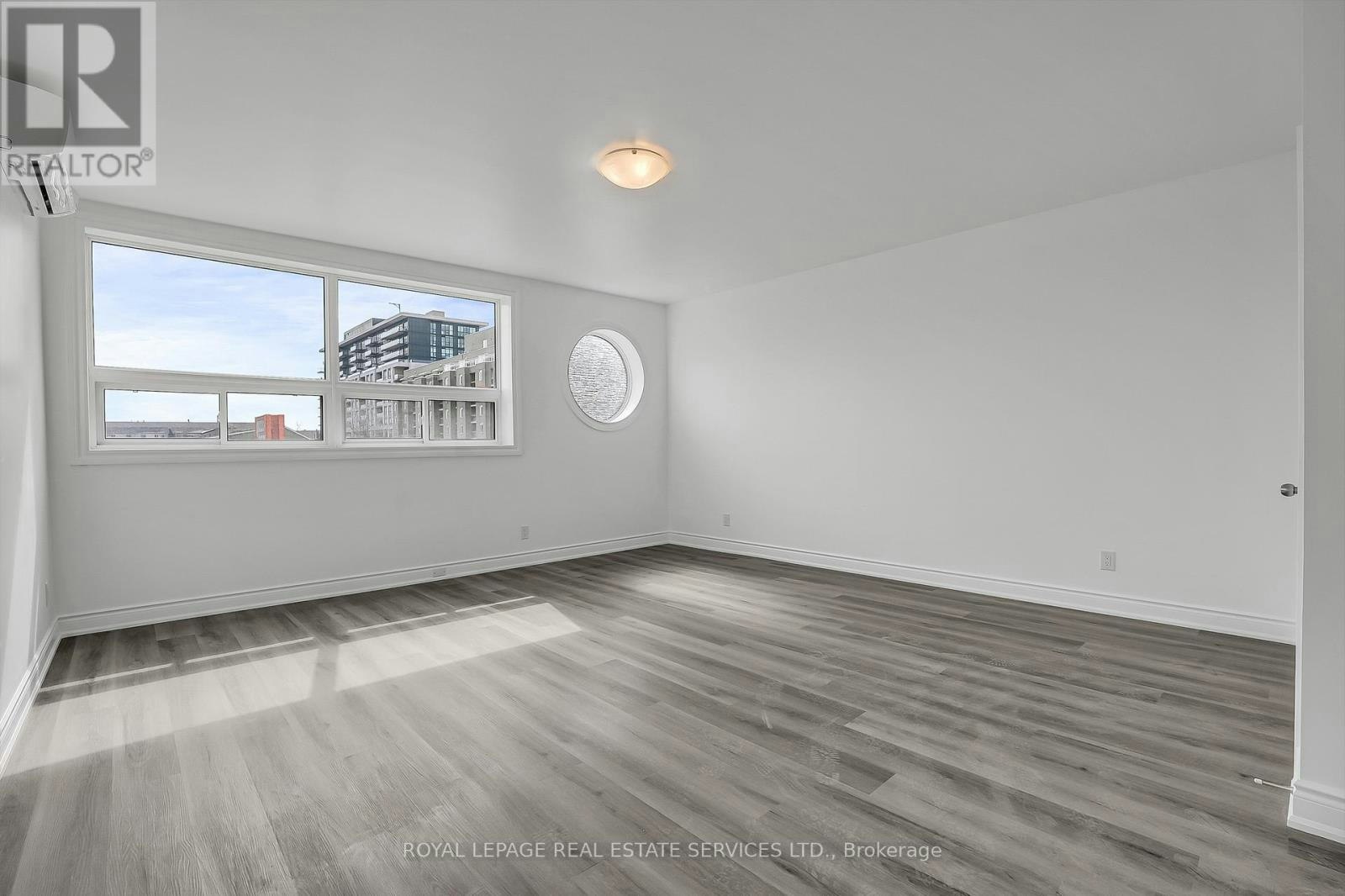 301-2820 Danforth Avenue, Toronto, ON, M4C 1M1 - 4