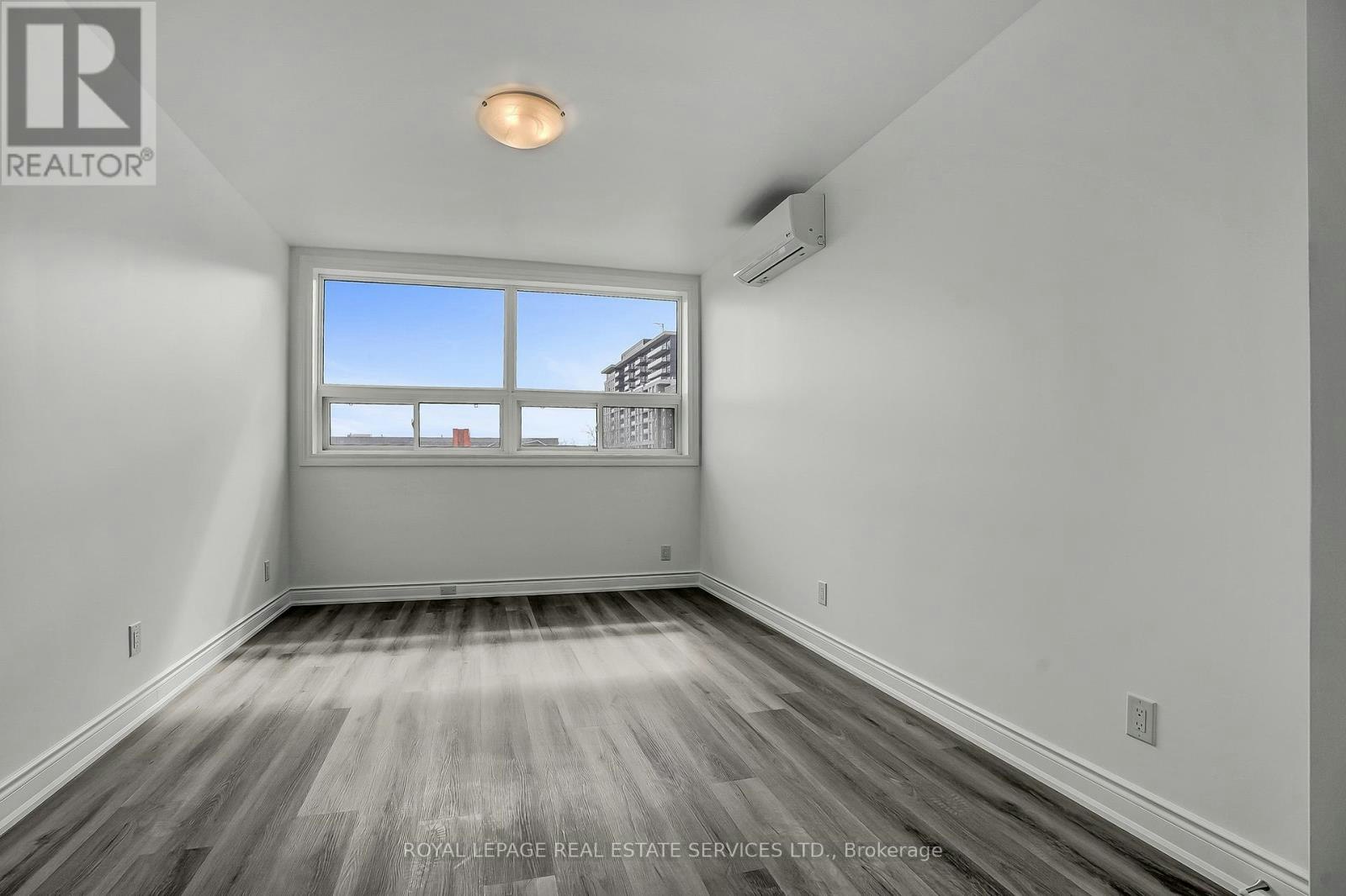 302-2820 Danforth Avenue, Toronto, ON, M4C 1M1 - 8