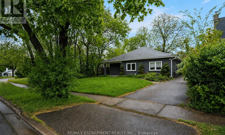 16 Woodward Avenue
