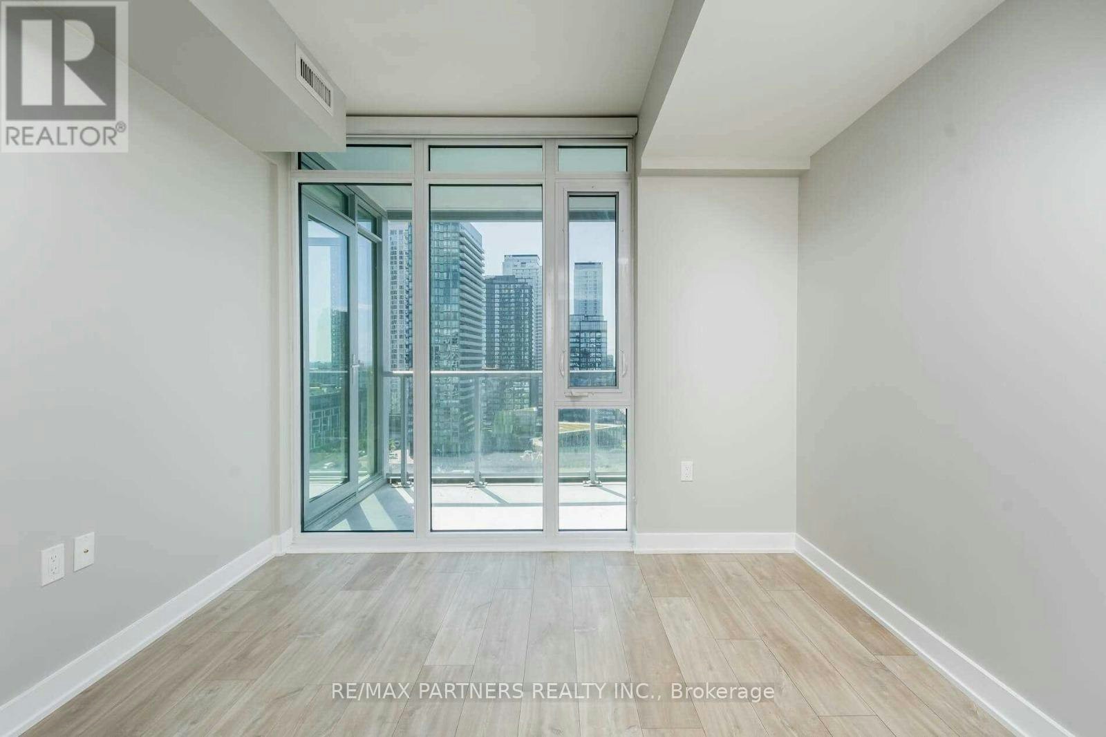 1403 27 Bathurst Street W, Toronto, ON, M5V 2P1 - 2