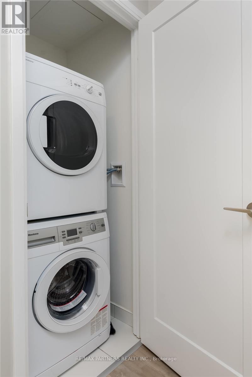 1403 27 Bathurst Street W, Toronto, ON, M5V 2P1 - 5