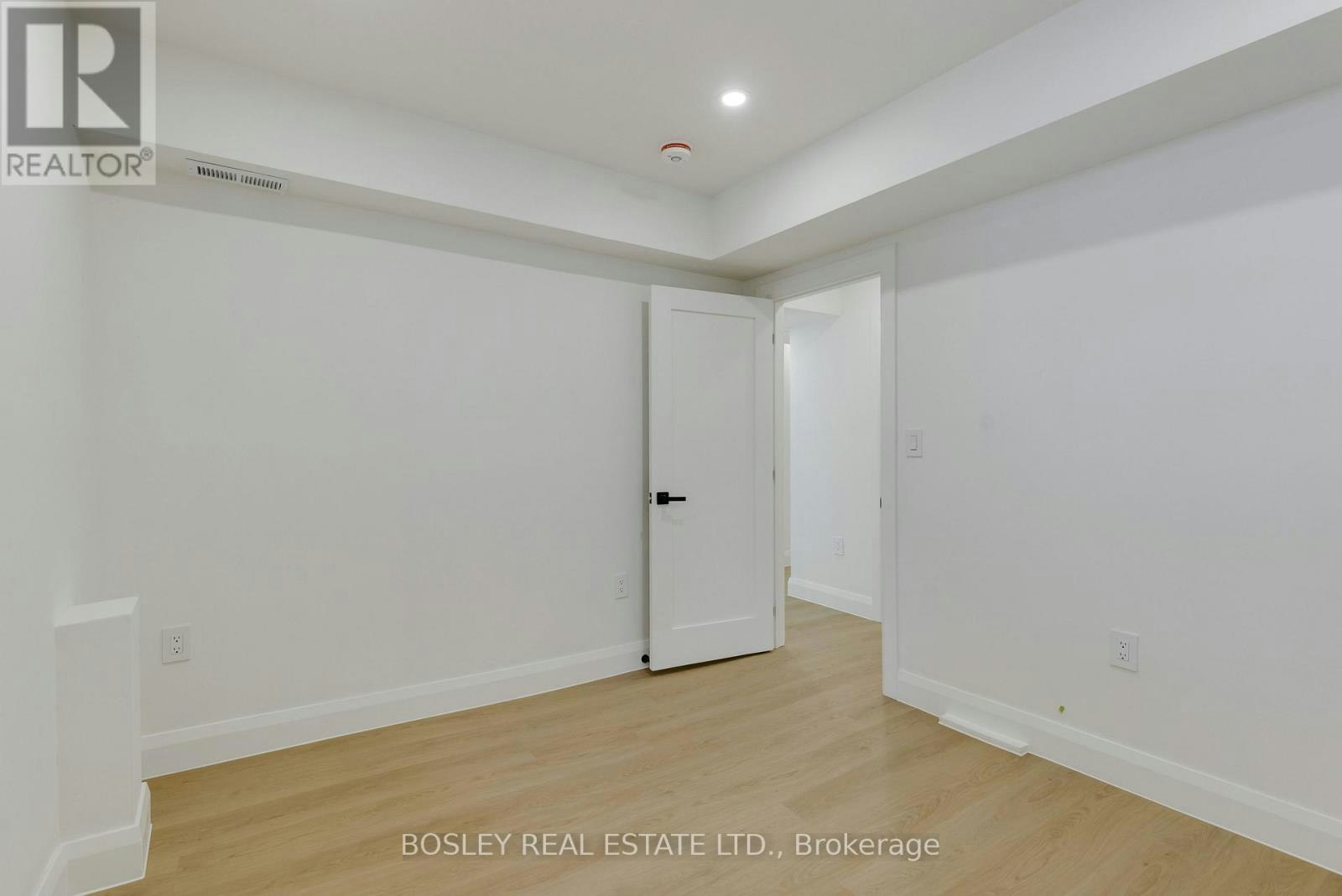 C-225 Gainsborough Road, Toronto, ON, M4L 3C7 - 17