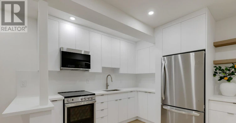 C-225 Gainsborough Road, Toronto, ON, M4L 3C7 - 9