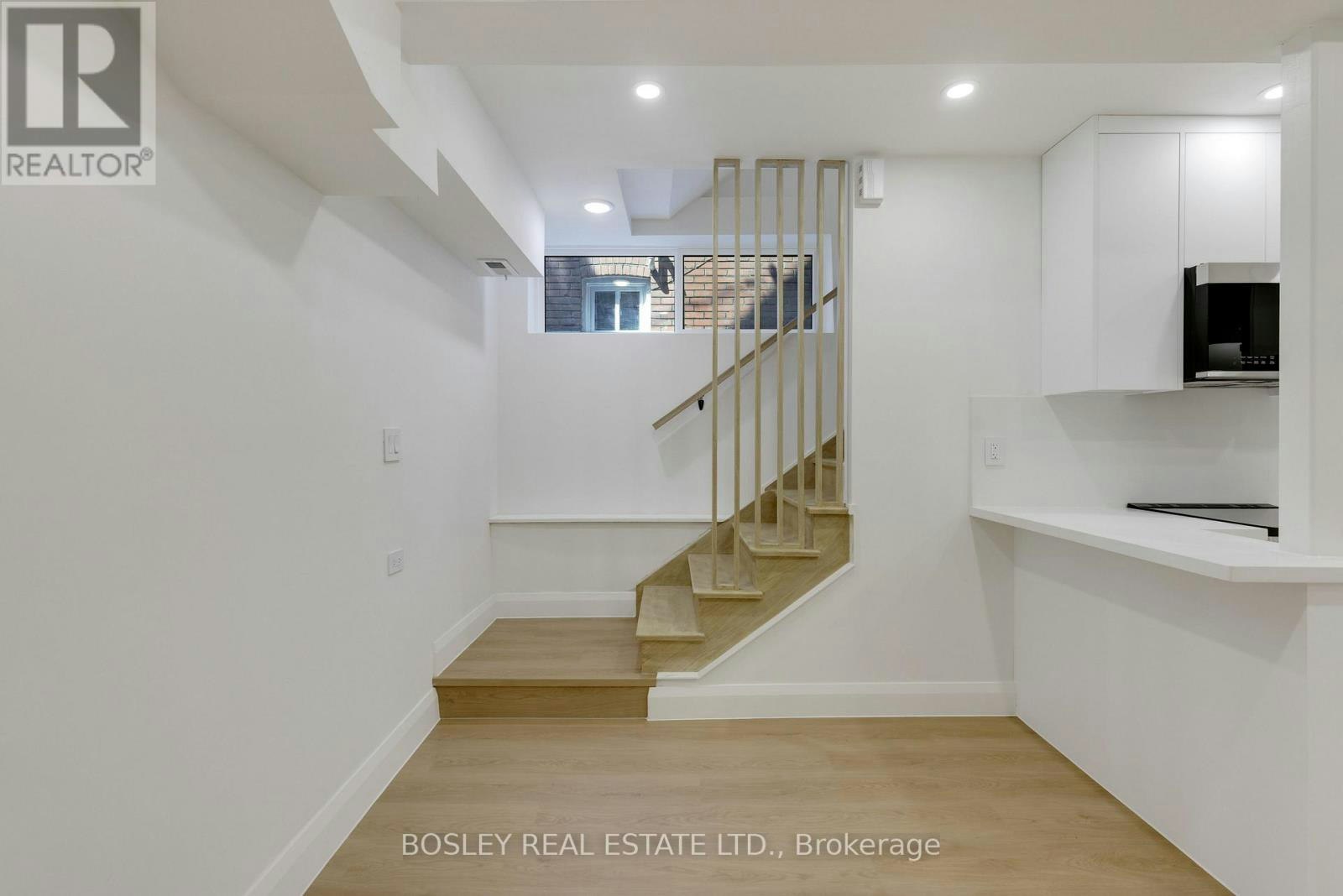 C-225 Gainsborough Road, Toronto, ON, M4L 3C7 - 6